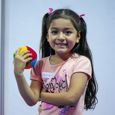 Niños jugando en taller de PeruClown